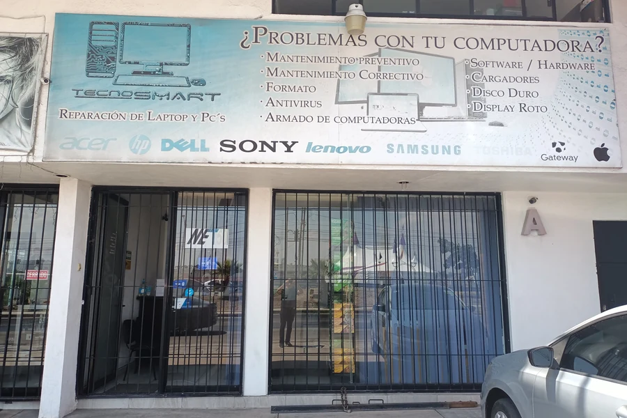 Fachada del taller TecnoSmart en Bosques del Sol, Querétaro